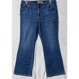 Chico’s Platinum Denim Jeans Size 2.5 Stretch Ultimate Fit Barely Flare